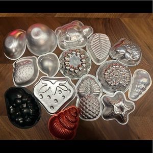 LOT of 15 small aluminum baking molds/pans